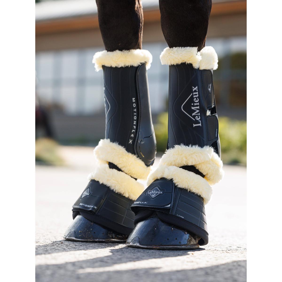 product/i/t/it04778_lifestyle_motionflexoverreachbootwithfuredge_blacknatural_1_1_.jpg