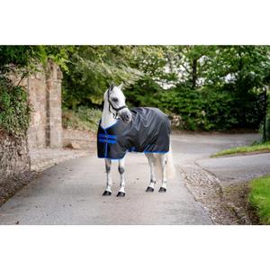 aarag4-kdd0-66-couverture-d-exterieur-pour-cheval-horseware-amigo-ripstop-900d-200g-black-classic-blue